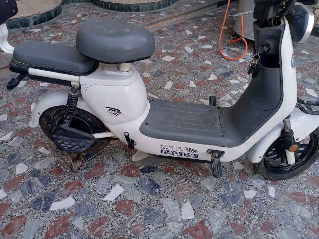 دراجة شحن نوع  دراجة تصليح او تبديل بطاريات اربع بطاريات بصمات سويجات 
السعر: 150 ألف دينار نهائي (قفل).
الموقع: بغداد - (علي مدينة الصدر) 
ملاحظة: البيع من البيت، 
للتواصل:
***********
