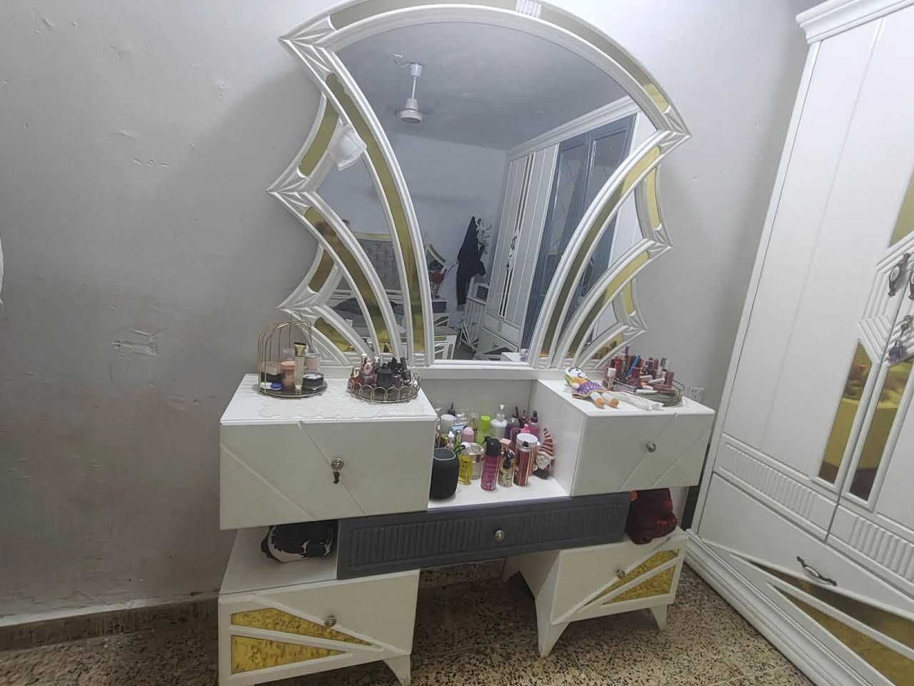 السلام عليكم غرفه عراقيه للبيع التواصل ع هاذه الرقم ***********🧿
