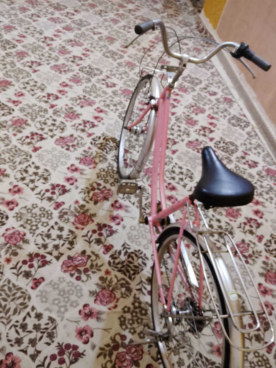 سلام عليكم بايسكل للبيع مديل 17 بايسكل امس نزلته حاويه كامل دينمو شغال مكاني بصرة ابو الخصيب شراي رقمي *********** تعال خاص سعر 130 بي مجال
