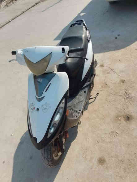 جي فور للبيع كلشي شغال بيه ما ناقصه شي محرك ناعم سعره 265وبيه مجال ‏‪دراجه على وضع الابلاد ‏‪***********‬‏ وتساب
