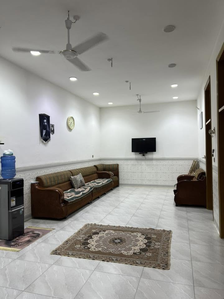 دار للبيع طابو صرف مساحته 300 متر يحتوي على 3 غرف نوم واستقبال وهول ومطبخ حمامات شرقي وغربي داخلي وخارجي يكون واجهيته على ساحه الموقع شارع 80 طريق النجف مقابيل الموارد المائيه للاستفسار الاتصال على الرقم ***********

