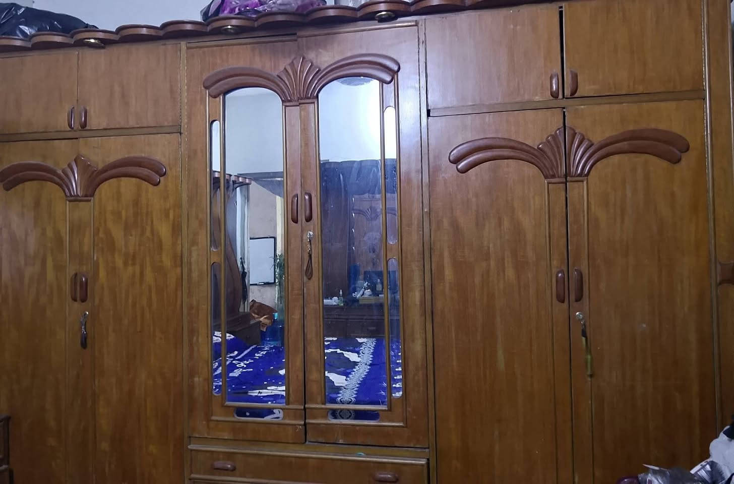 غرفة نوم عراقيه للبيع متكونه من : 
الكنتور 6 ابواب وملحق
ميز تواليت وزاويه وطابوريه 
السعر 850 وبيها مجال
التواصل على الرقم ***********
