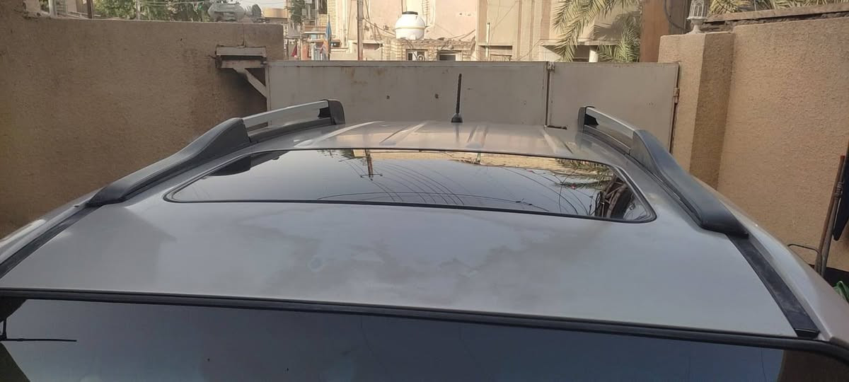 السلام عليكم توسان ٢٠٠٩ خليجي محرك ٢٠٠٠ رقم جديد بأسمي محرك كير مكفولات تبريد  جيد جداً الگشر مكفول من الصبغ والبارد حتى البلاستك والدعاميات بأستثناء رصعة بالچاملغ الخلفي مأشرها بالصور السيارة على ايدينا من الشركة ماشية ١١٣ الف قابل للزيادة مكان السيارة بغداد البياع ***********  السعر ١٢٣ وبيها مجال قليل ٠
