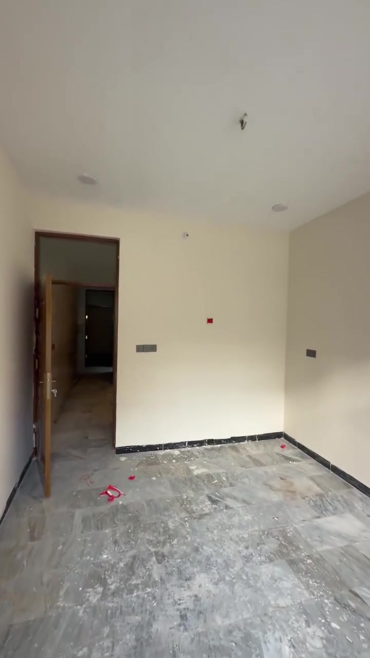 السلام عليكم مشتملات للببع الشعب مقابيل مطعم 

حجي عادل المساحه ٦٦ متر واجهه ٤ اله ربع نزال ١٧ ونص

استقبال ومطبخ وخدمات مع غرفه جوه جديد هسه كمل

الطابق الثاني غرفتين نوم وخدمات (السعر ١٦٥ مليون)

معروض بمكتب الكناني ***********
