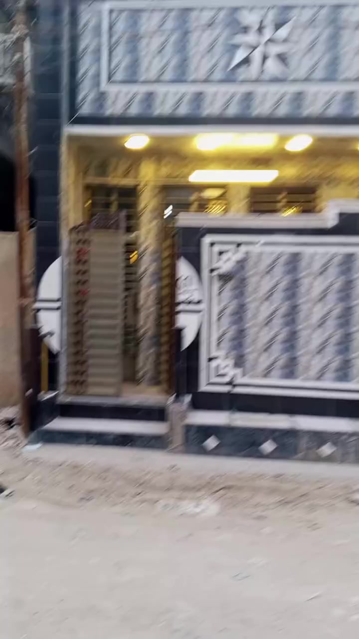 سلام عليكم بيت للبيع منطقه ضباط ثانيه زراعي مال بلديات مساحه 50متر بصف شارع موقع كلش  حلو بناء درجه اولى جديد محد ساكن بي بعد جديد بيت متعوب عليه بمعنى الكلمه جاهز جديد سعر 57بي مجال تصلو اي استفسار عن الرقم ***********
