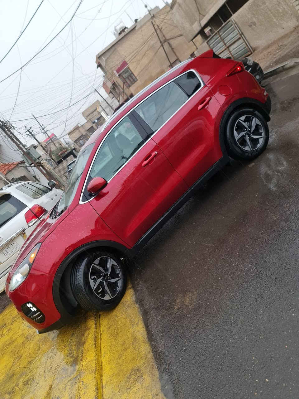 السلام عليكم
سبورتج 2017 للبيع وراد 
مكينه 2400 
كشن كهرباء
تسخين مقاعد
كشنات جلد 
تحكمات ستيرن 
الكير 3وضعيات قيادة 
تخم زنون اصلي + البلوجكتر 4عدسات
داخل لونين 
حساس تايرات
وباقي تفاصيل السبورتج معروفة 

كهربائيات السيارة كلها شغالة وخالية من المشاكل
ميكانيك السيارة كلة في حال جيد 
السيارة ما تصرف عليها دينار واحد كاملة من كلشي والحمد لله 

ماشية100

ضرر السيارة بامريكا  موجود بالصور 

  السيارة مابيها دواخل 
السعر 168$ وبيها مجال حك جيتك
عنوان السيارة بغداد الجديدة
رقم صاحب السيارة ***********
