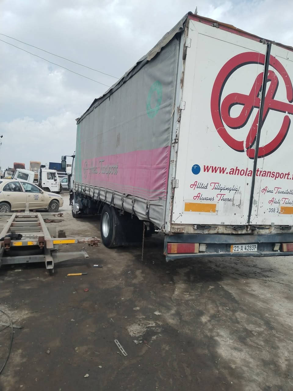 رينو 2000 حجم 260 بمب و نوزل بلادي تريد شاصي تريد كامل *********** مكان السليمانيه
