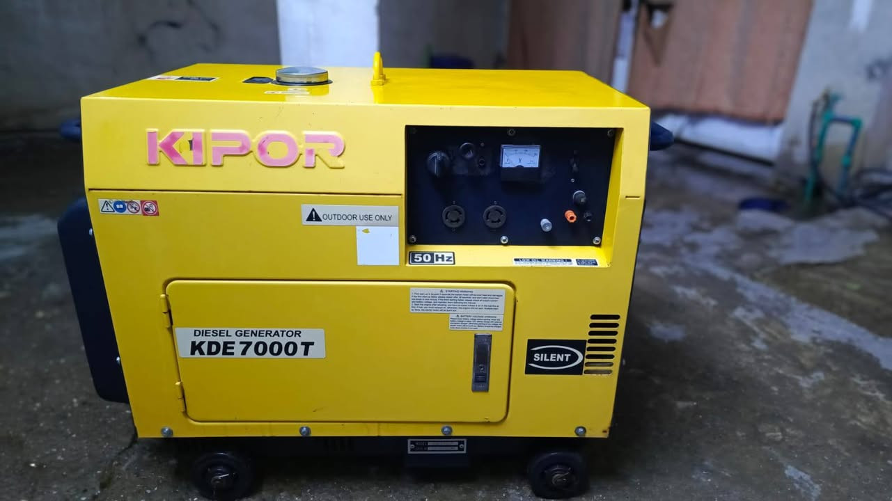 للبيع مولده كيبور كاتم باب أول شركة النجوم  40  أمبير
حيل نظيفه مامفتوح بيها برغي 
باتري جديد تشغيل نكره سلف 
شرط وضع شركه السعر 650 ألف
وبيها مجال بسيط  
***********
***********
