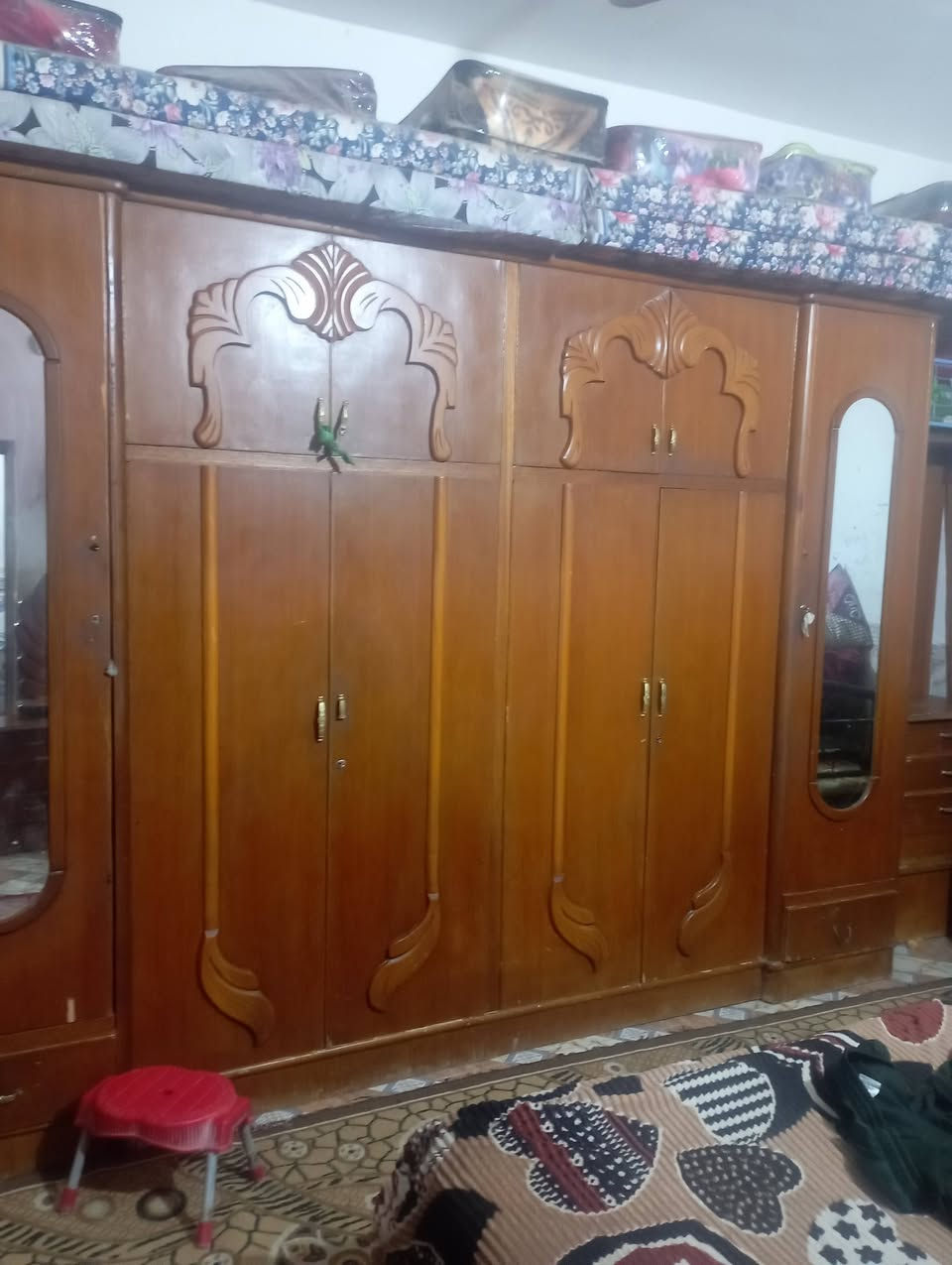 السلام عليكم
غرفة اخشاب مستخدمة للبيع 
الاستفسار ***********
