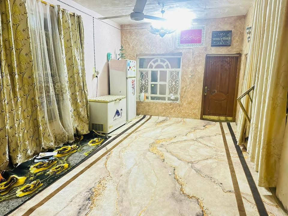 بيت طابو صرف مساحه 210 
يحتوي عل غرفتين + صاله+ استقبال + صحيات داخليه وخارجيه + محل 
الموقع /بدايه السايدين قرب جامع سيد محمد
اي استفسار راسلني خاص او عل رقمي 
***********
