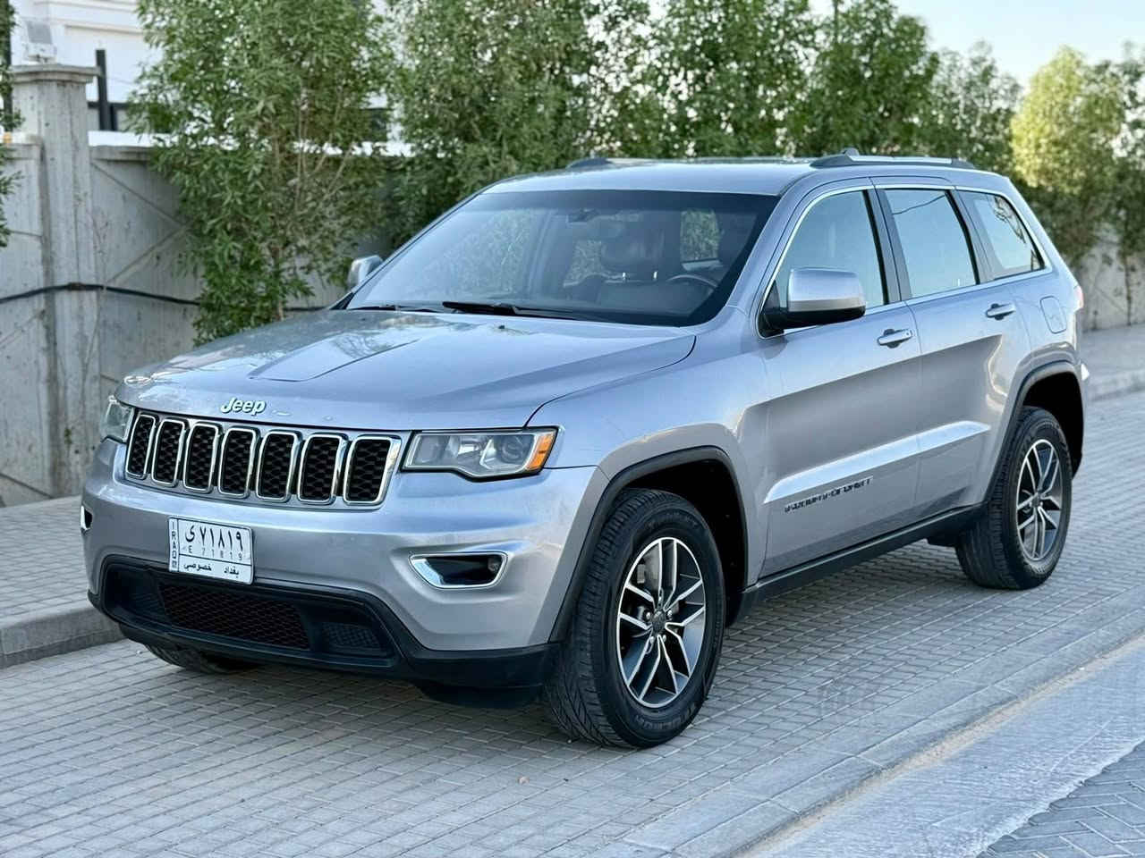 جيب شيروكي 2019 وارد امريكي السعر 175وبيها مجال لاستفسار ***********مواصفات كشنات جلد كهربائي تبريد خلفي بصمه جنطه كهربائيه حساسات شاشه كبيره كامره خلفيه محرك 3600 محرك وكير مكفولات على وضع الشركه فور ويل تخم تاير جديد تبريد ثلج السياره جديده ما بيها اي نقص حادثها من امريكا جدآ بصيط بنيد فقط بدون اي ضرر داخلي ايرباكات سليمه راديترات الشركه ما ملعوب بيها صبغ چاملغ امامي وشويه بقبق الجنطه والباقي كفاله عامه ضربه وصبغ وتبديل رقم بغداد مشروع وطني تحويل مباشر مكاني ((كربلاء المقدسه ))
