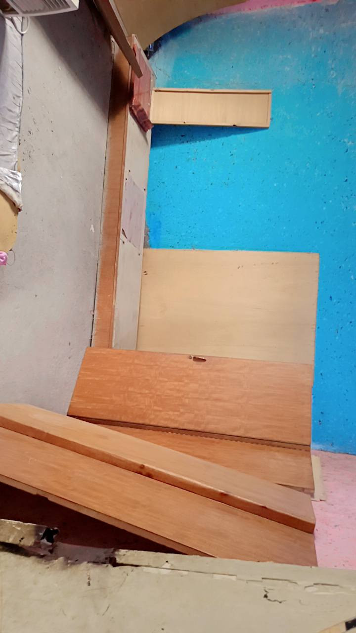 كنتور 5بيبان صاج ونضيف كلش سعره  100 وبي مجال لشراي وكاونتر مترين المنيوم حوضين نضيف سعره 75 وبي مجال الشراي يتصل عله الرقم *********** مكاني حله حي المام
