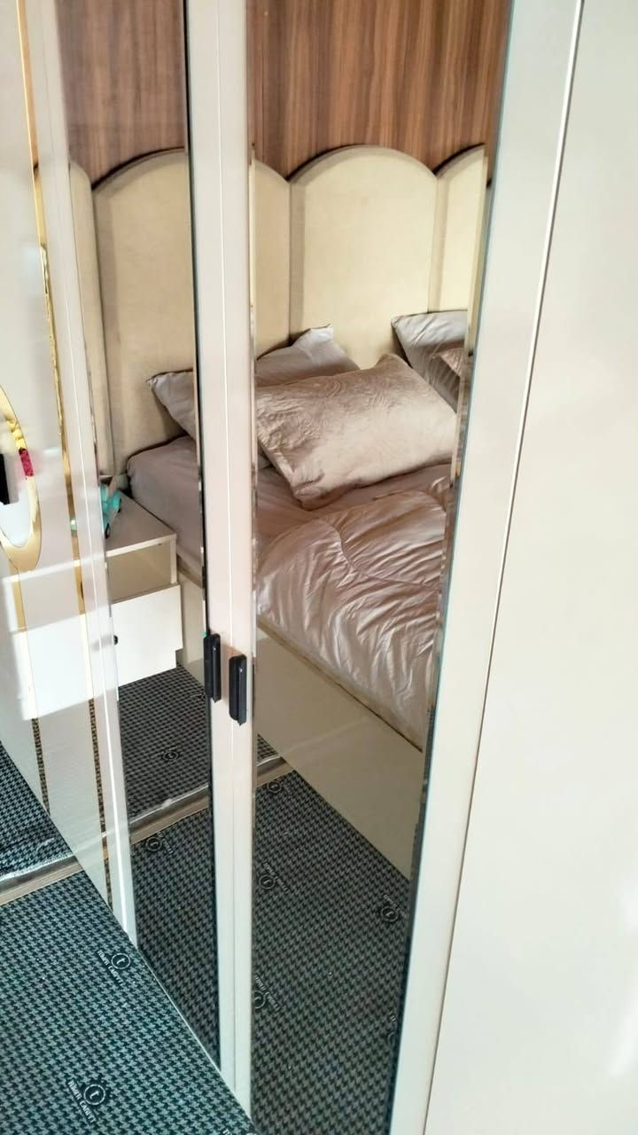 اتصال *********** غرفة تركيا 10 قطع نضيفة جدااا كنتور اضافي 8 ابواب
