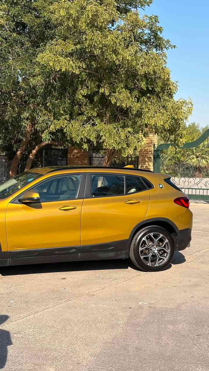 السلام وعليكم
Bmw x2 sdrive 2022
وكالة العروش خليجي 
لون مميز 
موصفات 
بانوراما 
داخل جلد اوف وايت واسود 
مثبت سرعة ومحدد سرعة 
شاشة و كامرة 
تبريد خلفي 
حساسات امامي خلفي
السيارة ماشية ٣٣ الف كيلو 
بدون صبغ فقط طخات و شخوط بسيطة
السعر ٢٥٠
***********
