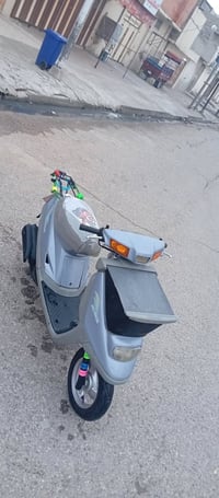700