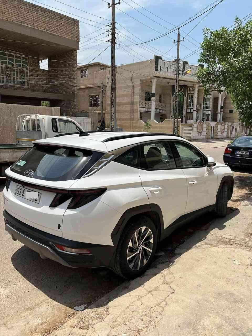 السلام عليكم 
توكسان خليجي موديل 2023
مواصفات السيارة فول ماعدا البانوراما
رقم بغداد الانكليزي الجديد
ماشيه 20 الف
حساسات امامي خلفي
اشاير بالمري
بصمة دخول ذكي
مري شفط
LED لد
تشغيل بصمة
شاشة كبيرة
تحكمات ستيرن
قطعتين تبريد
شحن لاسلكي
اوتو هولد
كشنات كهرباء
كشنات جلد 
بردات خلفية
محرك 2000 دوش
سعر السيارة 215 ورقة وبيهة مجال 
مكان السيارة بغداد البلديات 
رقم صاحب السياره ***********
