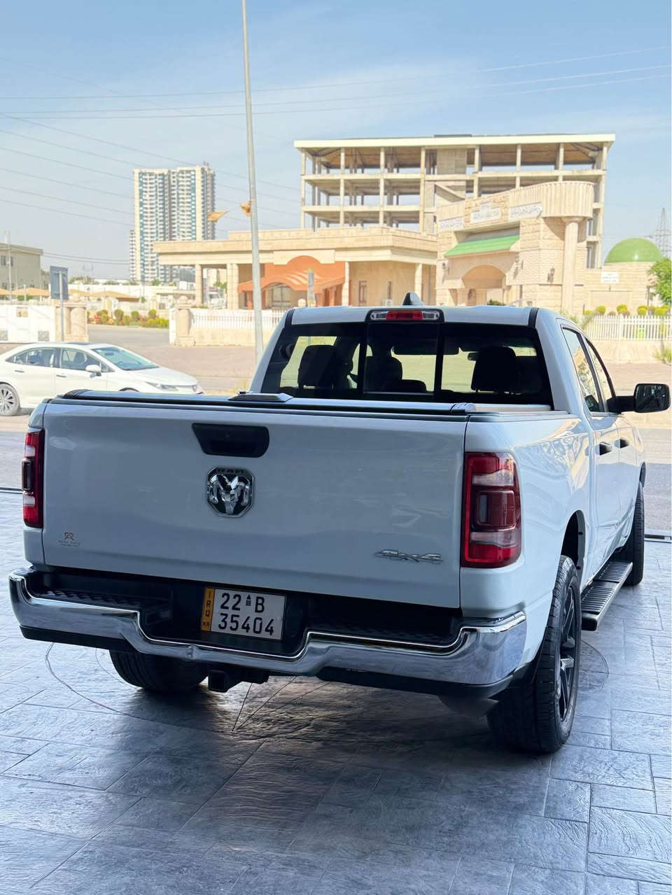 رام موديل ٢٤ 
محرك ٥،٧ ايتورك 
فورويل 4*4 
نقطة عمياء 
شاشة وسط
ماشي ٤٨ الف ميل
الإضافات 
محدث ليمتد
ويل ٢٠ رياضي و طخم اطارات تويو ياباني
دوسات جانبية
غطاء بدي متحرك كواليتي عالي
رقم اربيل باسمي 
مكان السيارة أربيل 

الضرر

بدون صبغ بدون تبديل قطع  
رقم شاصي  
1C6SRFGTXRN109333

سيارة جاهزة و ما بيها اي نقص 
*********** أربيل, العراق
