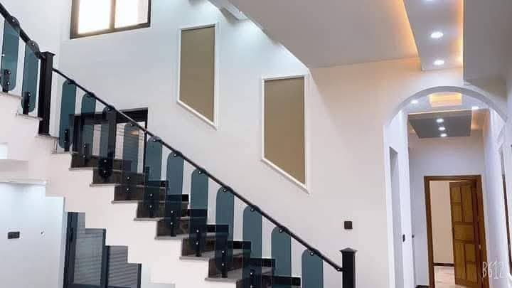 يتوفر كادر صبغ 
تجديد صبغ للداخل والخارج 
معالجه الرطوبه بأنواعها 
ديكورات جبس بورد
للتواصل
***********
