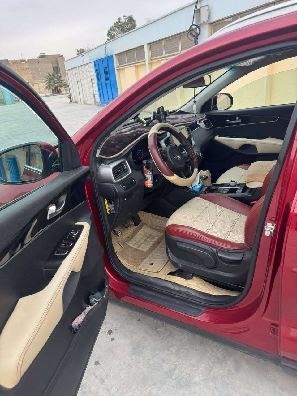 السلام عليكم..سورنتو وراد امريكي..2017..٧راكب محرك ...6سلندر مامفتوح حادثه خشم الجاملق  الامامي بدون دواخل وبدون تبدل  كلها ليبر واحد بدول فتح ...فقط الصفحه اليمنه صبغ اثر شخوط   السياره جاهز وجديده مثل ماموضح بلسونارالسعر165...بغداد حي النصر....***********
