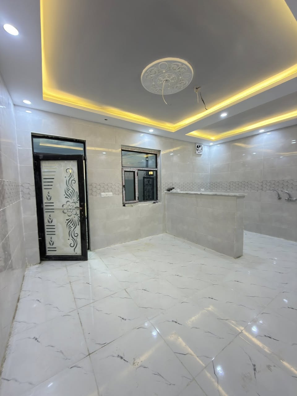 دار 🏠 للبيع في تكريت الديوم منطقة ال14
من ارقة مناطق الديوم 

المساحة 150 متر ركن واجهة 10 نزال 15

الدار زيرو شغل فول الفول

الدار بموقع مميز قريب من المدارس والسوق ومقابيل شارع 60م

الدار ركن على شارع 20م وعلى شارع 15م

يتكون الدار من 

ثلاث غرف نوم 🛌 

واستقبال ومطبخ نضام حار بار وكراج يسع سيارة

ومجاميع صحية ومناور

الدار سحب مغربي ابواب داخلية تركي

شبابيك المنيوم ابواب خارجية قاصة

الدار بأسمي وتحويل مباشر

للاستفسار الاتصال

***********

***********
