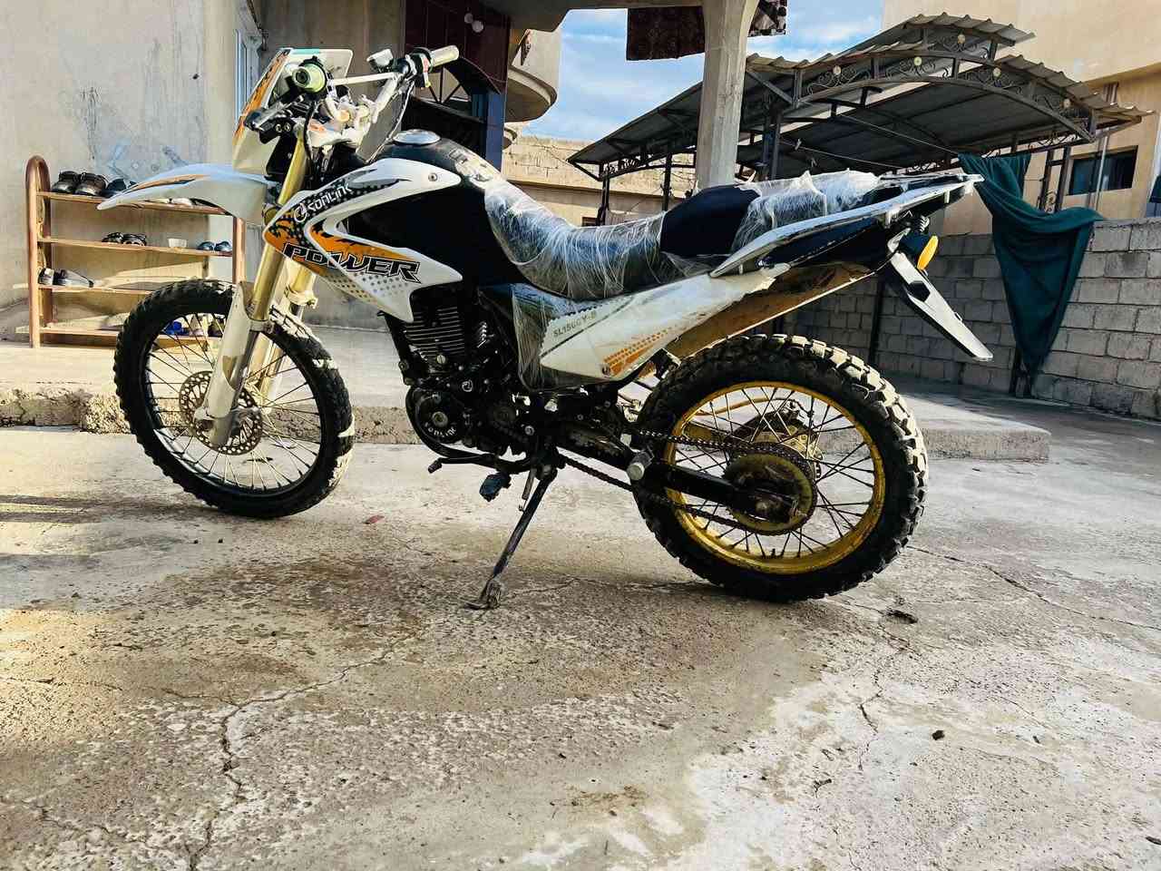 السلام عليكم قفاز سولنك للبيع محرك 200cc معمر رنكات فقط.ادفع سعر عجبني ابيعك
#مكاني_قرية_الشويرات 

#رقمي***********
