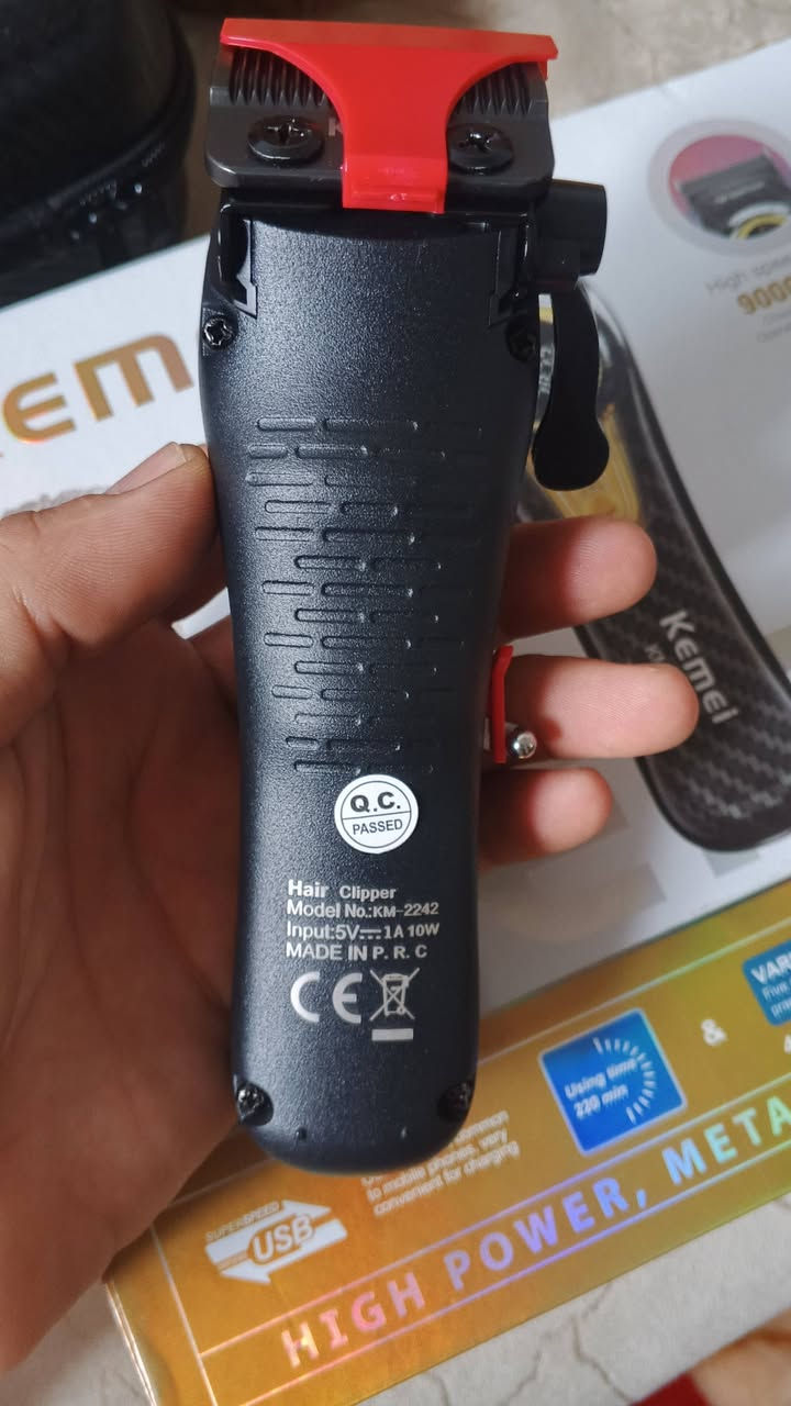 السلام عليكم
ماكنه حلاقه من ماركة كيمي الاصليه شرط  تحكم شاشة 

اخر اصدار كاربون فايبر  موديل 2242

حجم البطارية 4500ملي امبير 

اعلى سعر ابيع

***********
