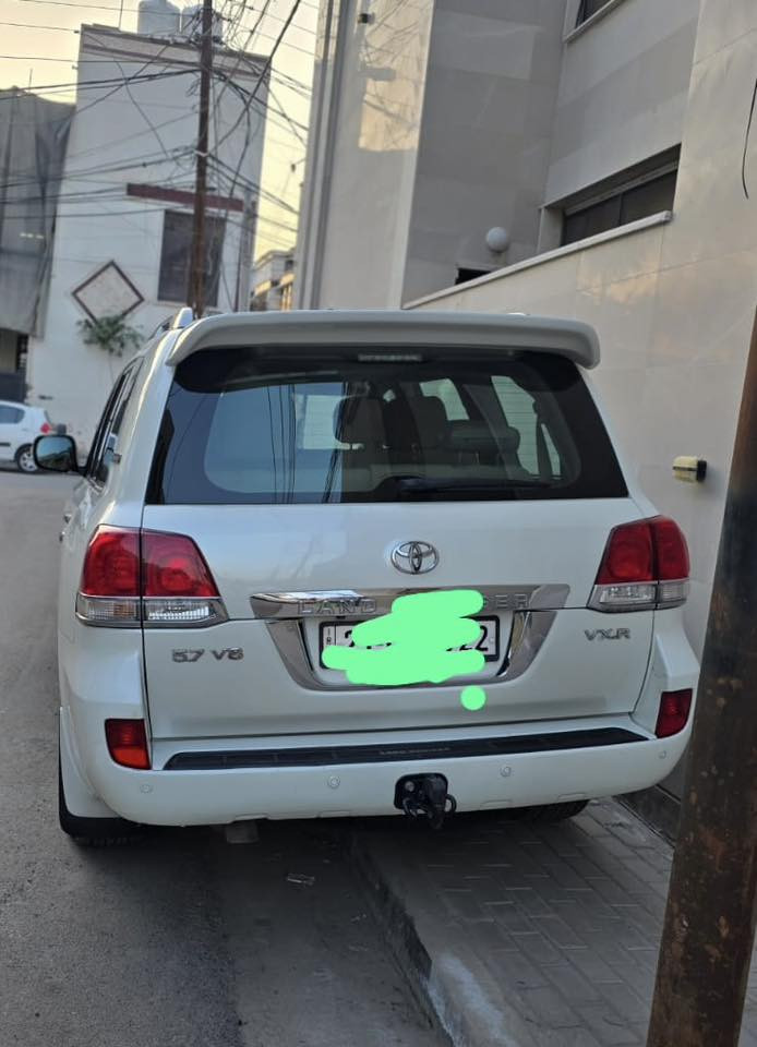 السلام عليكم
لاندكروز ستينية VX.R
موديل 2011
رقم سليمانية
 ماشيه ١٣٥ الف 
حادث جاملغ مبدل بلادي 
محرك لكزز ٨ سلندر 
مغلفه بالكامل، بصمات ، مري زراكات 
السعر 35 الف دولار وبيها مجال
***********
