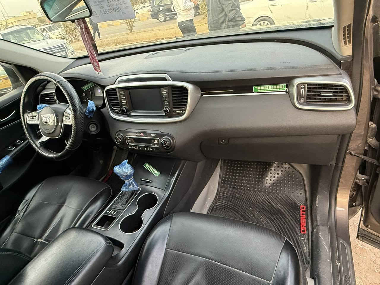 السلام عليكم
للبيع فقط 
سورنتو موديل 19
وارد امريكي 
مكينتها 6سلندر
سبعه راكب فور ويل 
السياره ضربتها
الربع الجوه الجنطه ومصلحه نفسه
والجاملغ الايسر بي طخه يم البك لايت فقط
علماً: السياره ماطاك بيها ايرباگ
 سياره مكفوله مكينه وكير وحداديه 
ماشيه 139mi
السعر 175 وبيها مجال
المكان الديوانيه
للاتصال ***********
