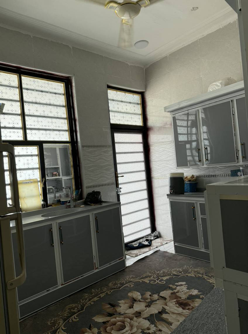 للبيع بيت في البصرة / أبو الخصيب / شارع أبو كوصره
المساحة: 160 متر – زراعي
الموقع قريب من الخدمات والأسواق والمدارس، والشارع هادئ ومناسب للعوائل.مكون البيت من 3 غرف و3حمامات وهول وديوانيه ومطبغ وغرفه وحمام فوك وكراج والشغل مرتب  جيرانك ذهب والسعر 85))***********

مواصفات البيت:
 • بناء مرتب وجديد صارله شهرين من كمل 
 • منطقة مرغوبة وقريبة من كل الاحتياجات
 • 
 • واجهة 10 ونزال 16
