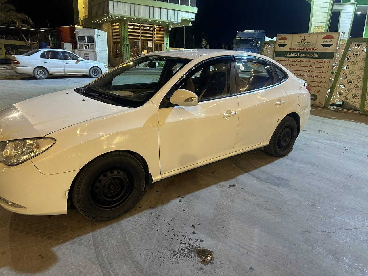 السلام عليكم 
النترا موديل ٢٠١١ رقم اربيل مكينة ١٦٠٠ سيارة جاهزة من كلشي مكان السيارة نجف 
السيارة بيها مكانات صبغ السعر ٨٨ 
***********
