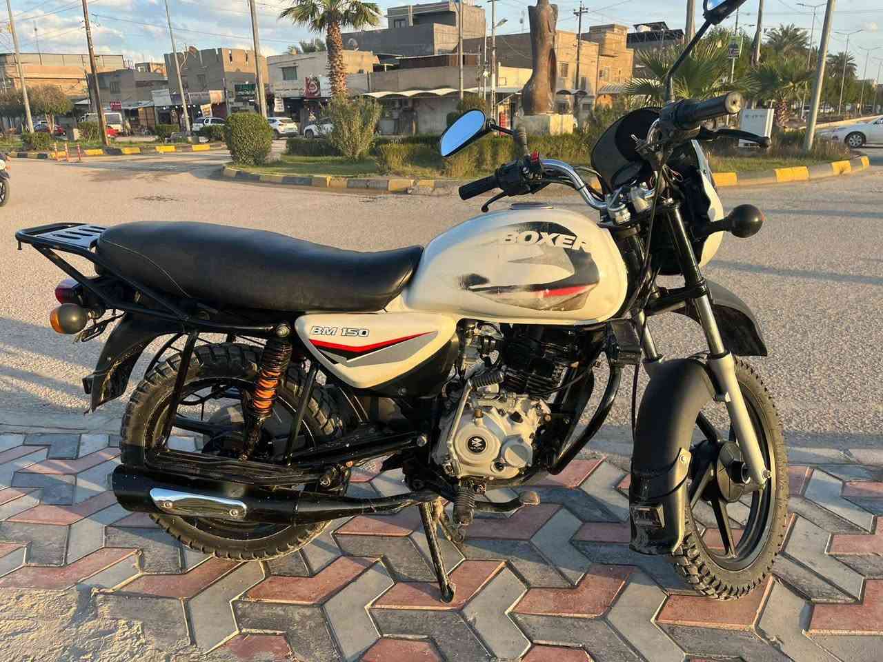 دراجة بوكسر 2019 اوراق اصولي
مفتوحة مرة وحدة وغراض كلة من الوكالة الله شاهد على كلامي دراجة انضف من الصور  تايرات الامامي باكستاني اصلي والخلفي اصلي كابريتر اصليه دراجة خير من الله شلعة تشك الكاع دراجة ما متعوبة ابد ايدي بيهة دهن كلة من الوكالة 

السعر ٨٥٠  خواتهة بلشارع كلهة ب مليون ومليون وربع 
مكانهة حلة  شارع ٦٠ متواجد واتساب فقط 
الرقم ***********
