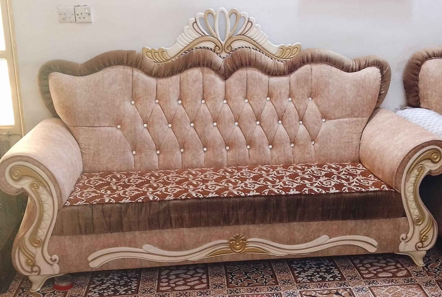 السلام عليكم
تخم للبيع 10 مقاعد مستعمل قليل سعره 500 الف 

والطبلات صاج اصلي عددهن 4  و وحدة كبيرة سعرهن 80 الف

والتخم مع  تلبيستة وسفنج التخم جديد مستعمل فترة قليلة 
للاستفسار 
***********
