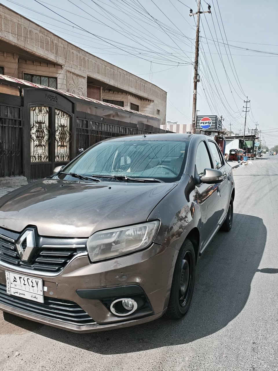 مرخصة الادمن المحترم رينو سيمبل موديل 20 بيه بس الجاملغ الامامي بارد بدون صبغ مكفولة من الصبغ بسمي رقم بغداد مكان بغداد سعر 85 واتساب ***********
