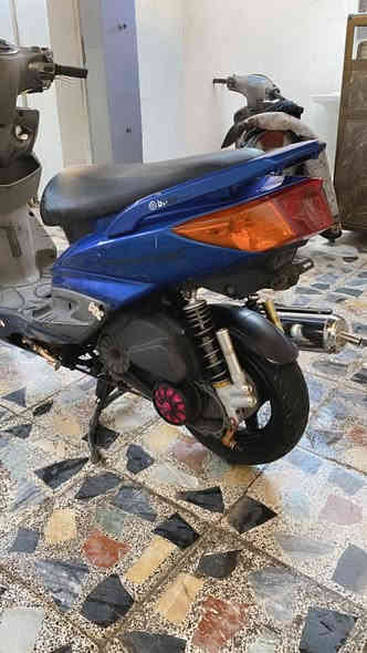 سلام عليكم 
دراجه سكنس فحل ياباني خطين 
مكينه 63الكور ابو الرتب 
كلجات دبليو اف 
صدر امامي فج برنفو 
دبلات خلفيه 
صالنصه  بوري عدل يدات بريك 
ستان صفح قبق البانزين كاربون كوسو 
 سلف رياضي كابريتر عكس 
الدراجه مزوعه تزويد 
***********
