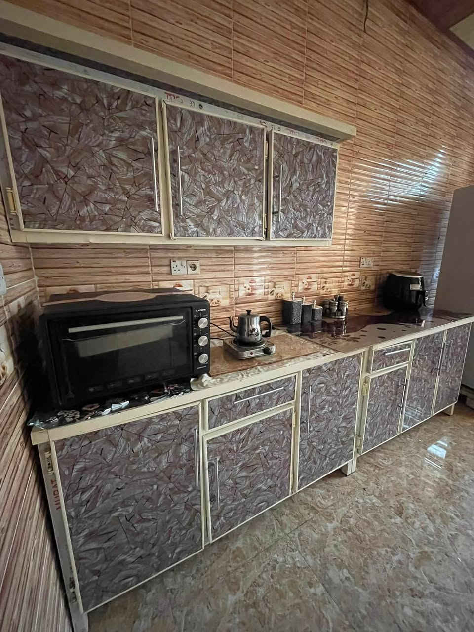 كاونتر ٣ قطع ويه السنگ ب٢٢٥ وبي مجال بسيط كركوك 
***********

