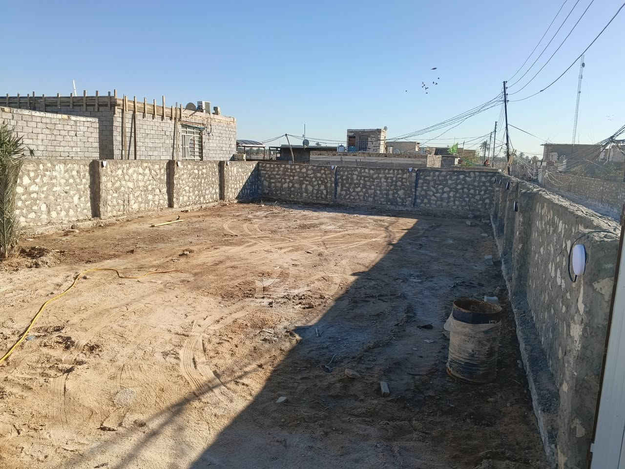 عرصه 400متر للبيع
وجه 29متر ونزال 14متر 

وبيها ماء وكهرباء 

طابو زراعي سند 25 

انذار محكمه بسمي 

الكوفه علوة الفحل 

للاستفسار ***********
