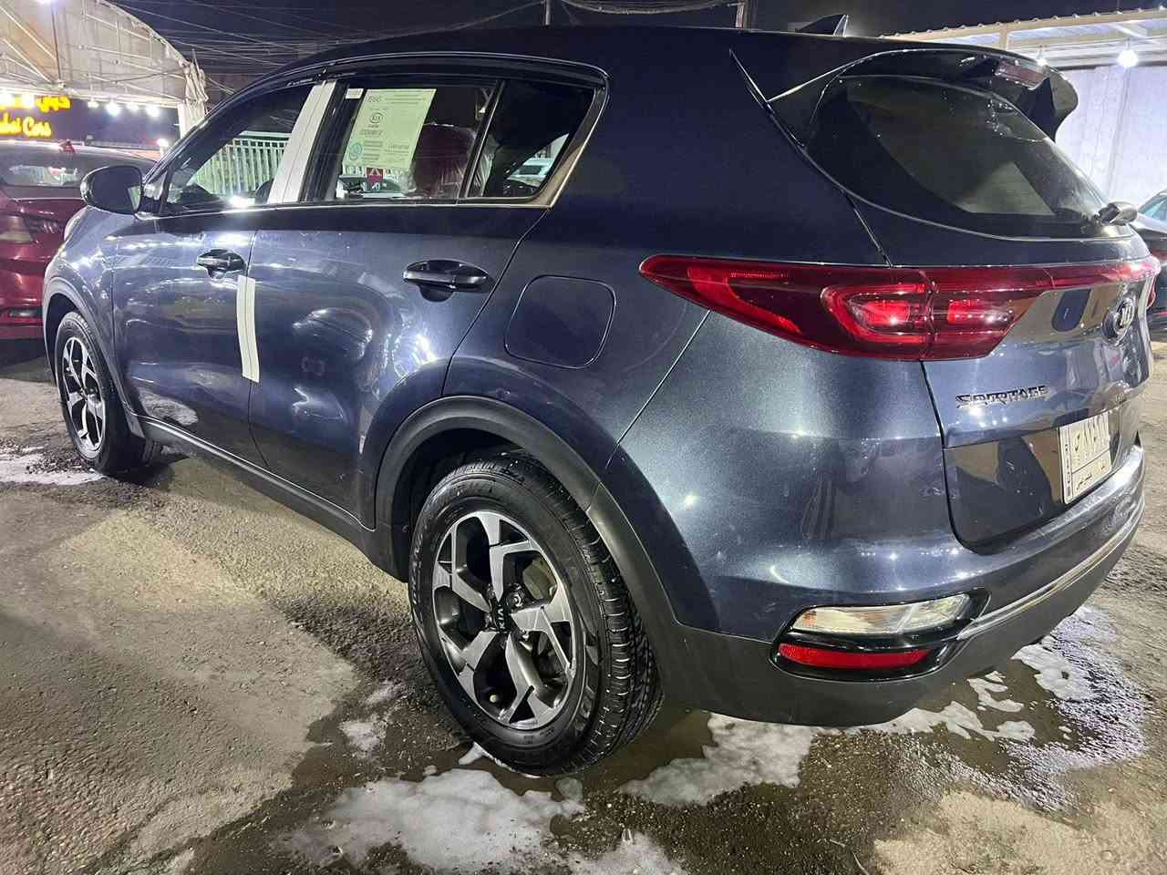 السلام عليكم من رخصه مدير الكروب كيا اسبورتج موديل 2021 السياره جديده  بيه 3قطع صبغ والباقي مكفول السياره ماشيه 110الف كيلو رسمي رقم دولي بعدني مامثبته للستفسار الاتصال على الرقم *********** ابو حسين الساعدي العنوان بغداد الجديده
