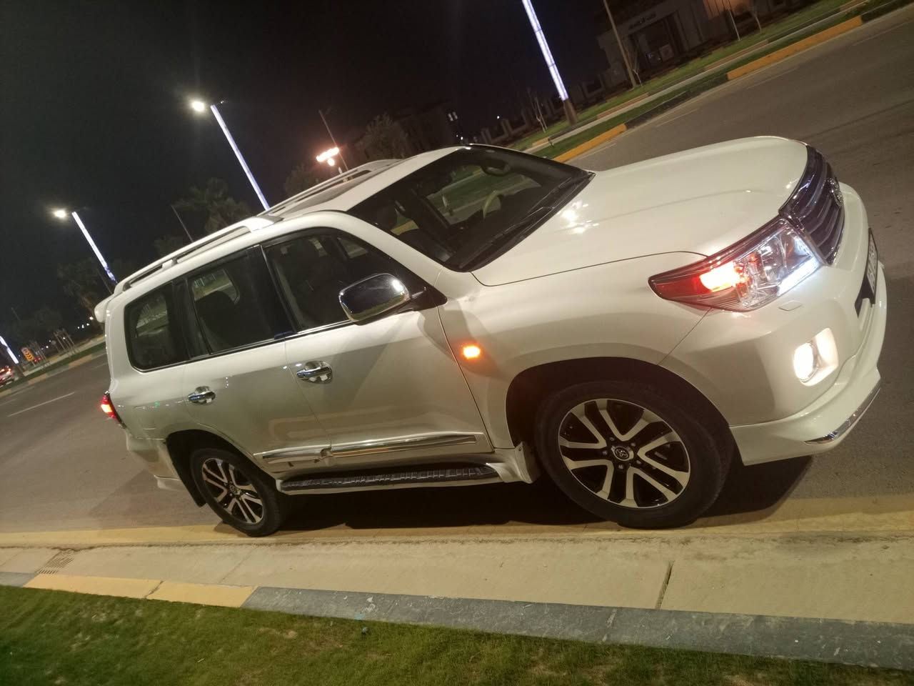 لاندكروزر موديل 2009 رقم اربيل الدولي
سياره فول مواصفات 
داخل بيجي
فتحه سقف 
تحكم ستيرن 
4 ويل 
محرك v6 مفتوح
لايت زنون
سياره كير ومحرك وتبريد وحداديه وتخم تاير جديد 
تراي مال 21 سياره ناعمه وجديده
سياره بيه شبرين صبغ يم قبق البانزين 
السعر 270$$$ وبيه مجال 
مكان السياره بغداد التاجي 
او الانبار الفلوجه 
اتصال *********** واتساب
