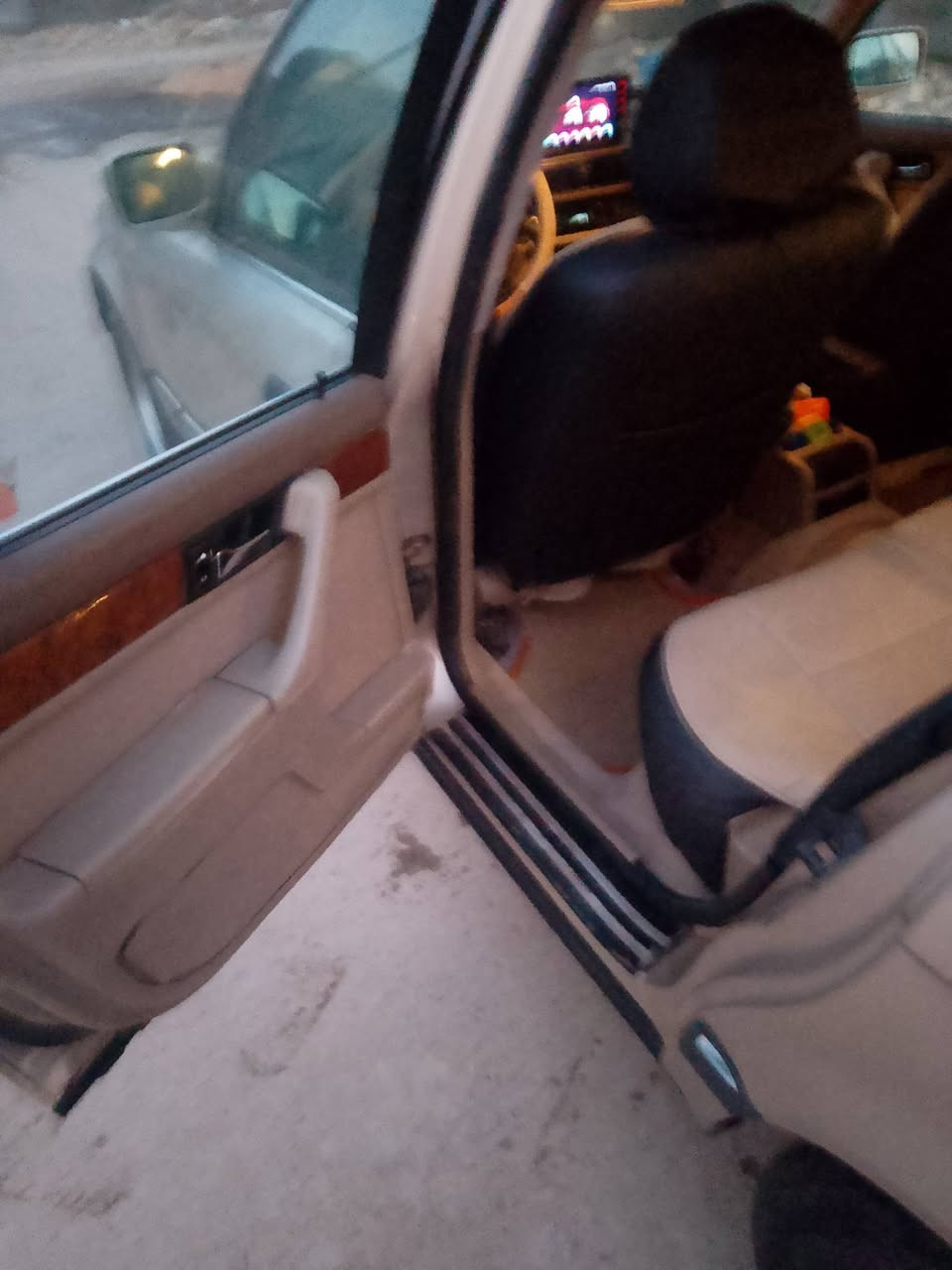 بي ام  ذ بلاديه السياره قطرت صبغ مابيه
دبل جكمجه فول مواصفات بجم عريض 
غرفته جديده 
السعر 65 وبيه مجال 
العنوان بغداد الدوره حي دجل
رقم السياره انب

رقم الهاتف 
***********
