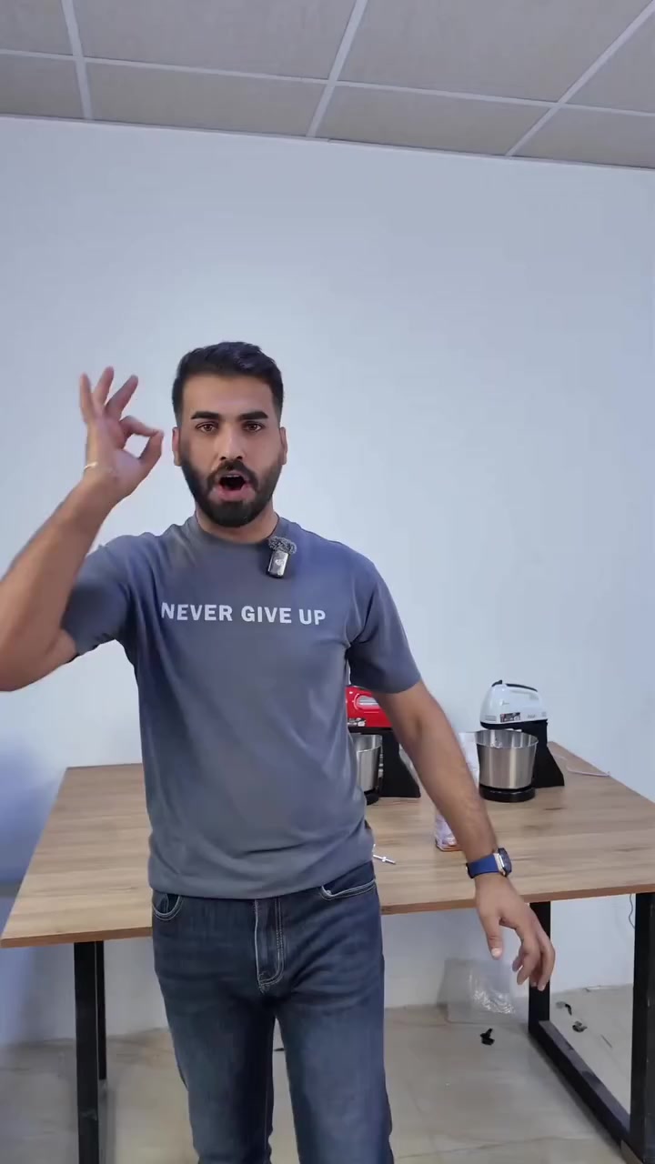 🍰 تريد تحضّر كيك، تعجن بيتزا، وتخفق كريمة بسرعة؟

ويّاك خلاط وعجانة RAF – الشريك المثالي بكل مطبخ 👩‍🍳

✔️ محرك قوي 270 واط ينجز الشغل بسرعة وسلاسة

✔️ 7 سرعات تخليك تتحكم بكل نوع من الخلط والعجن

✔️ وعاء ستانلس ستيل 2 لتر ثابت، مقاوم للصدأ، وسهل التنظيف

✔️ خلاط ينفصل عن القاعدة تشتغل بيه يدوي بكل حرية

✔️ يجي وياه خفاقات + خطافات عجن، لتكمل كل وصفة من البداية للنهاية

📏 أبعاد الغلاف: 28 × 18 × 18 سم

🔌 يشتغل على كهرباء 220-240V

🎨 متوفر بألوان حلوة مثل الأحمر والبرتقالي

⚠️ مثالي للمطابخ الصغيرة أو لكل من يحب يشتغل على راحته – سهل التخزين، سهل الاستخدام، ويشتغل بكفاءة عالية!


**إذا كنت صاحب هذا الإعلان وتريد حذفه لأي سبب، رجاءا أرسل رسالة إلى الدعم الفني**