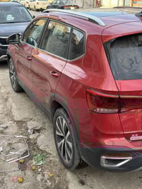 فولكس واجن تاوس SE 2023 لون احمر فولل مواصفات فتحه سقف كشنات جلد كهربا...