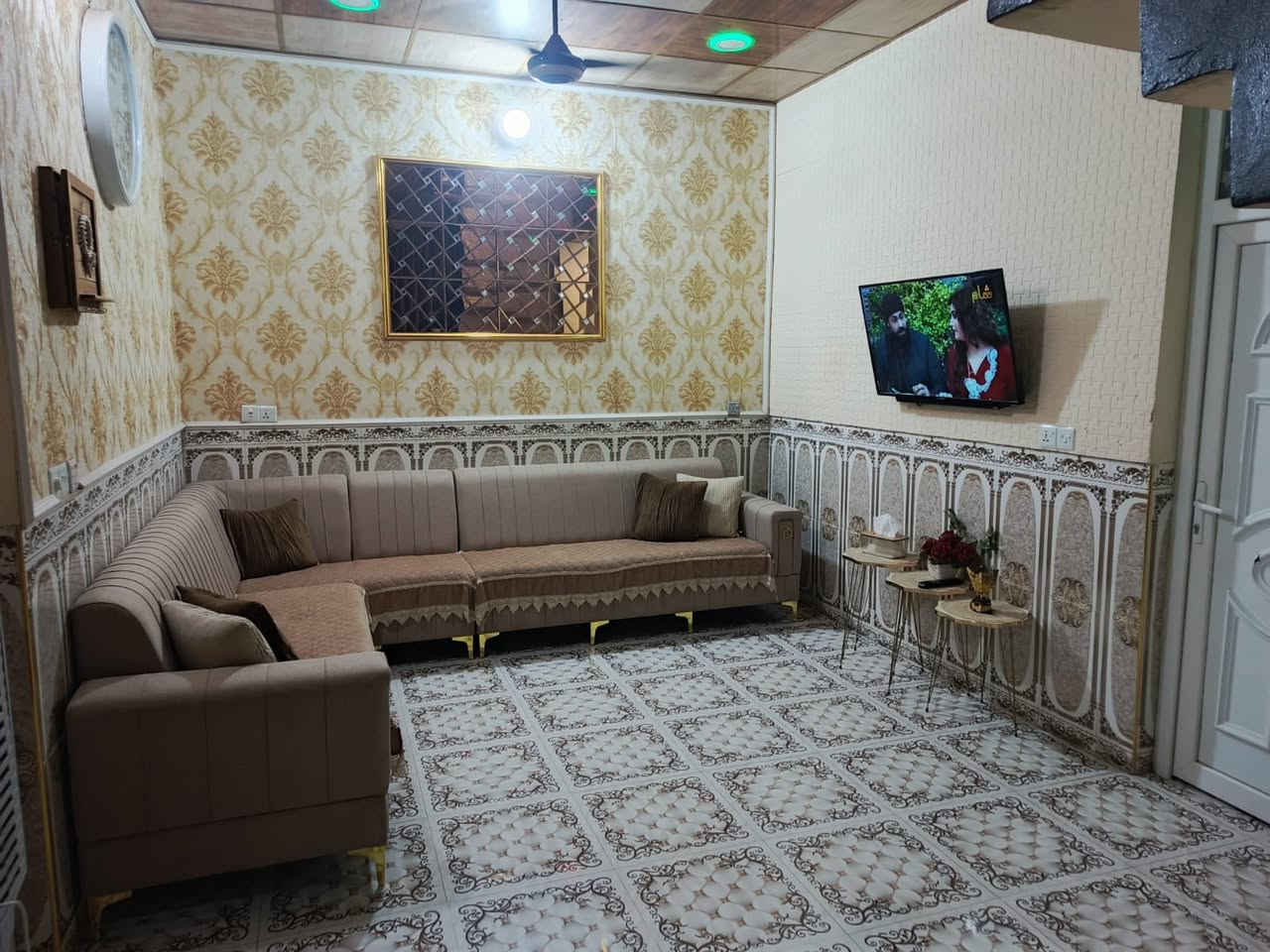 بيت قاط واحد للبيع                                                                     واجه 7 وربع نزال 16 
تحرير بستان الخشالي 
***********
