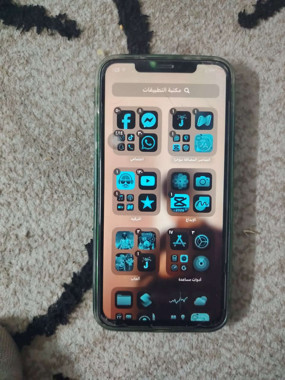 سلام عليكم ايفون اكس ماكس اضرار مثل ماموضح بالصوره ابدل الضهر قبل لا تشتري اذا تريد جهاز نضيف بطاريه ١٠٠مبدله سعره ٢٠٠وبي مجال بسيط ***********
