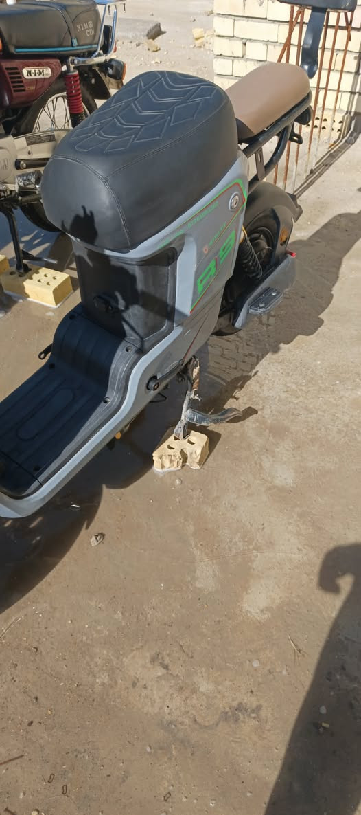 دراجه شحن للبيع مكاني بغداد
ار 9 موديل 26

موصفات الدراجه
سماعه
بك
اربع نمر
سرعه 109
حقيقي 75
لايت عالي ناصي
دبل اشاره
هورن سيدان
دراجه نضيفه وبيها كم شغله موضحات بالفيديو
سماعه عاليه
بطاريات 16 امبير 5 بطاريات نضيفات
تمشيك بالنمره الاوله 50 كيلو 40 كيلو بهل حدود
بلرابعه 15/20 كيلو
دبلات رياضيه
سعرها 450 وبيها مجال للطيبين 
رقمي
***********
موجود رصيد وواتساب
