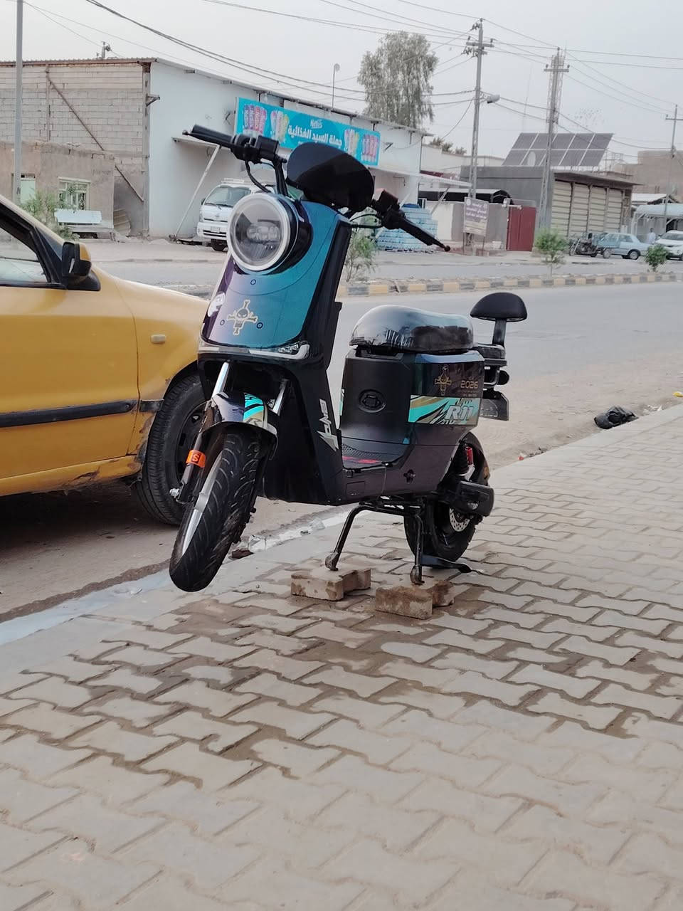 سلام عليكم شلونكم شباب دراجه شحن للبيع ما عايزه برغي اليردها السعر خاص او هذه الرقم التواصل ***********
