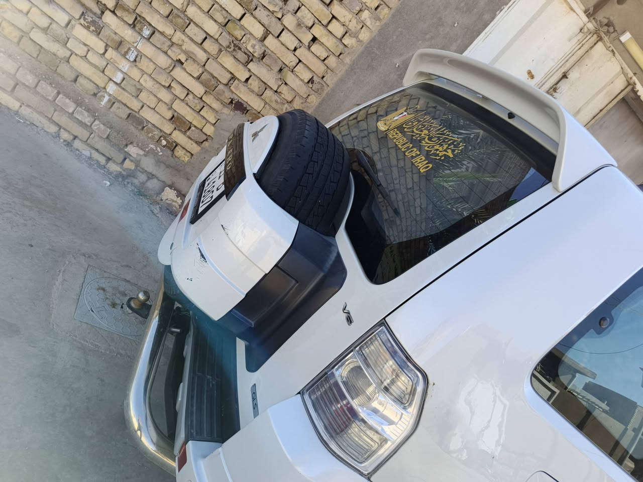 باجيرو حبتور موديل  2010
محرك 3500 
ماشيه 191k
فتحه 
كشن كهرباء
اشاير بل مري
ثلاث قطع تبريد
تحكمات ستيرن
شاشه 

 سياره أحلى احلى من الصور

مكاني كوت 
رقم الهاتف ***********
