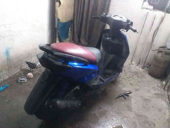 سلام عليكم سكنس للبيع دراجه مكينه مكفوله كهربائيات كلهن شغالات نكره سلف شلعه ومعدل طيران سعرها ٣٥٠ مال بيع مكاني بغداد وره السيطره مال شعب الشراي يتصل *********** بغداد
