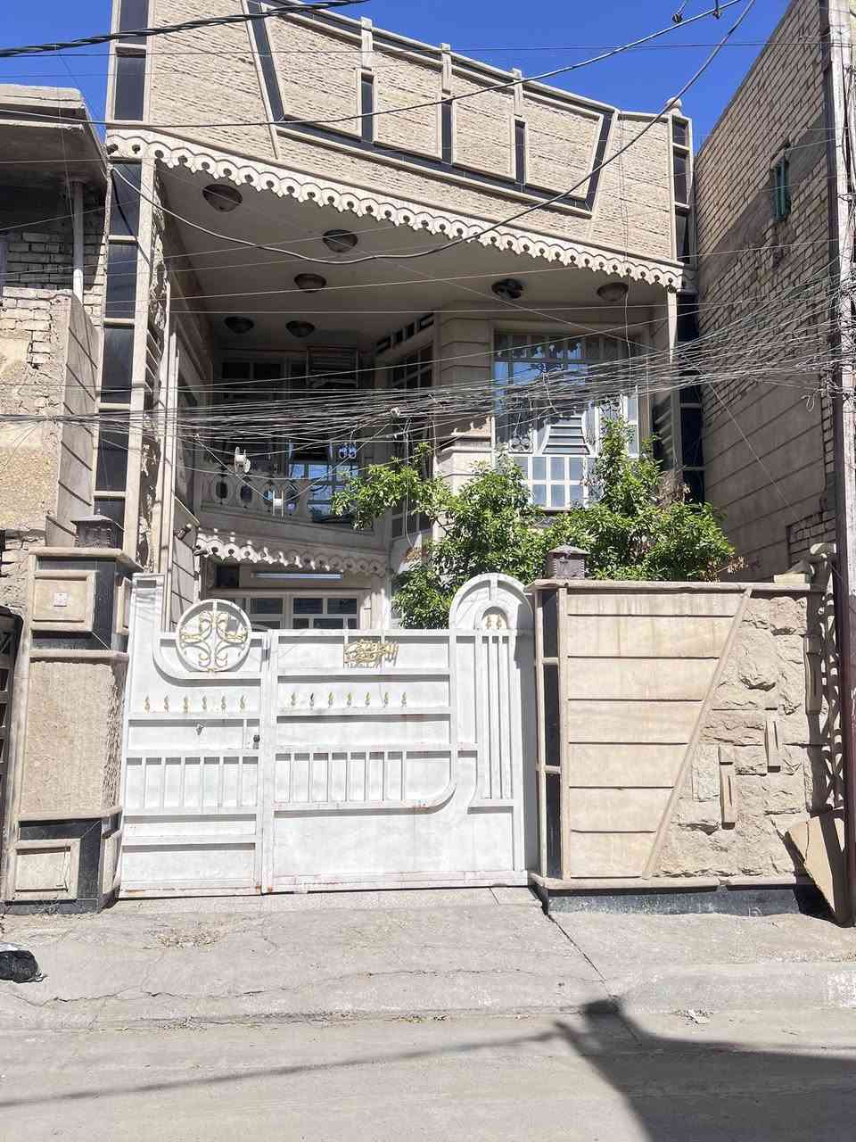 سلام عليكم 
البيت الايجار 
نضيف شكد ما تصور 
يتكون الرضي ستقبال كبير حولي كبير غرفه مطبخ خارجي وداخلي 
الطابق الثاني 2ثنين غرف نوم حولي حمام 
يعني الغرف كبار والبيت نضيف 
واير سحب جاهز واير النت عندي جاهز 
يعني بس جيب غراضك وتجي اريد عائله مرتبه 
اليريده يتصل متواجد شوكت ما تتصلون 
*********** 
ايجار 500
