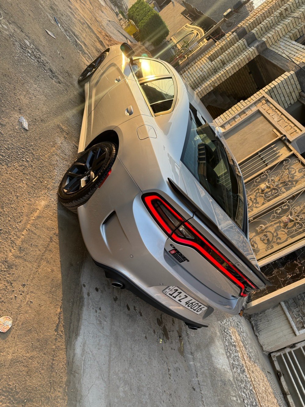 دوج جارجر موديل ٢٠٢٣ لون سلفر Gtرقم بغداد  ماشيه 27الف ميل حادثها موضح بلصور قطعة وحدة فقط  مواصفات الجي تي معروفةً جاهزة من كلشي مابيها اي نقص كلها ع البلاد مكاني بغداد الدورة السعر 255 وبيها مجال للستفسار ***********