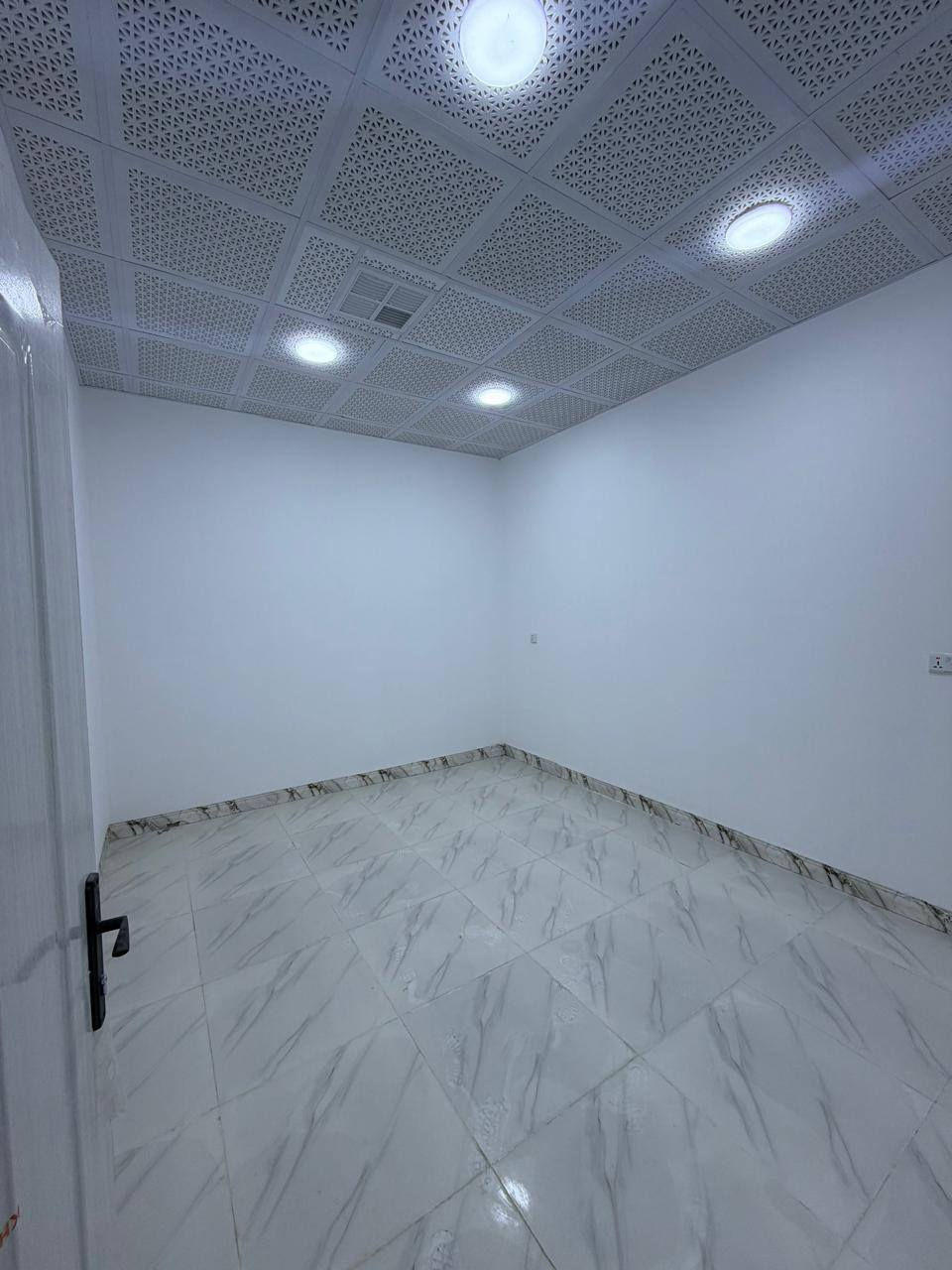 دارين للبيع مساحة الدار الواحد/104/مترمربع واجه 6.5 طابو صرف ب اسم شخص واحد 
بناء طابقين ب اشراف مهندسين فول كاشي فول مواصفات سقف ثانوي نظام تبريد مركزي واجهه ديكور فلين تركي .
_________________________________

مجموع غرف النوم في الطابق الاول والثاني (4) 
مجموع الحمامات والصحيات WC  الغربي في الطابق الاول والثاني (2)
مجموع الصحيات WC الشرقي (1) في الطابق الأول والثاني 
يحتوي على هول كبير في الطابق الاول وهول كبير في الطابق الثاني 
يحتوي كل طابق على مطبخ بارد + مطبخ حار  
يحتوي الطابق الأول فقط على غرفة ضيوف استقبال 
________________________
 العنوان كركوك قادسية الثانية ( خلف غسل الحجي  ) 
للاستفسار اكثر مراجعة مكتب  الأتصال على الارقام التالية 
( *********** ) واتس أب
(***********) وتساب
